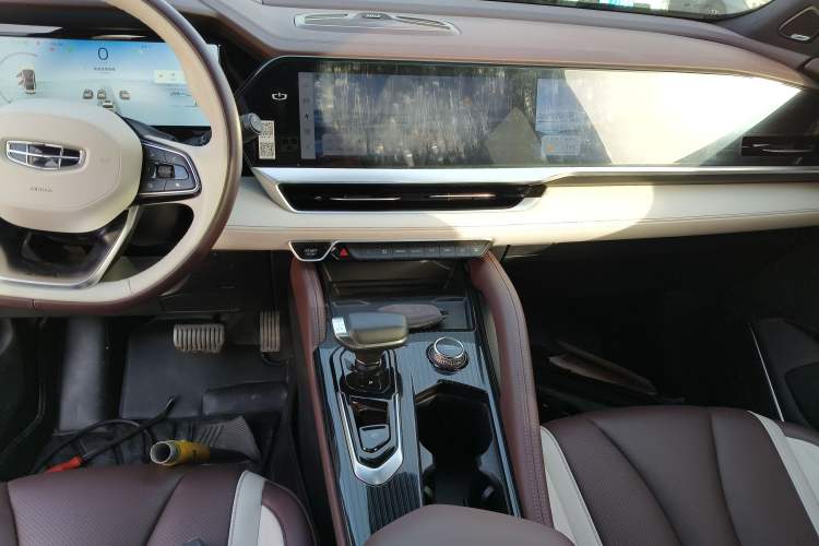 Used Geely Auto Monjaro L 2021 2.0TD DCT EVO Two-Wheel Drive Smart Luxury Version Audio And AC Panel