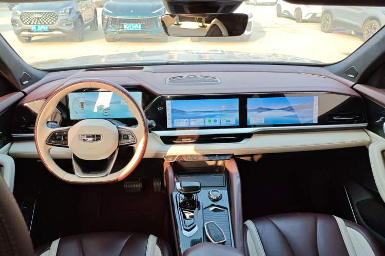 Used Geely Auto Monjaro L 2021 2.0TD High-Power Automatic All-Wheel-Drive Flagship Version Center Console
