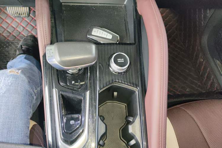 Used Geely Auto Monjaro L 2021 2.0TD DCT EVO Two-Wheel Drive Prestige Version Gear Lever