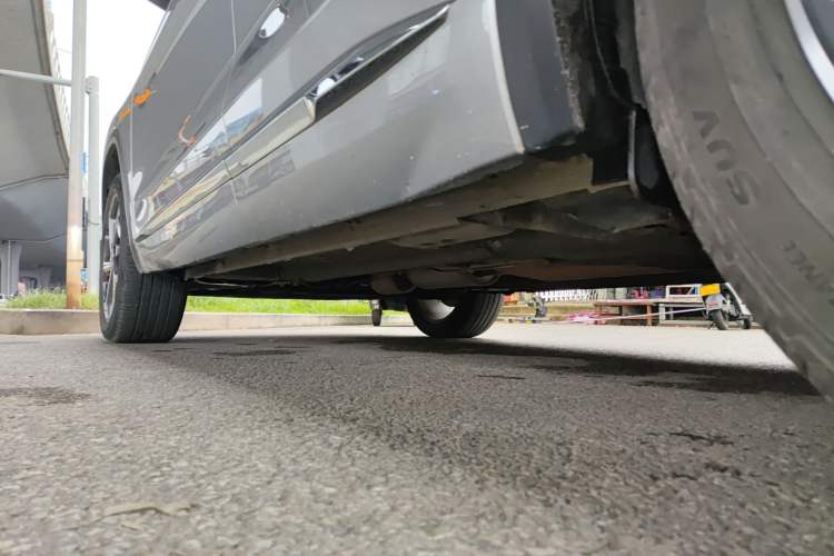 Used Geely Auto Monjaro L 2021 2.0TD DCT EVO Two-Wheel Drive Prestige Version Left Side Sill