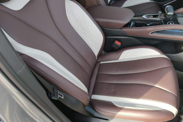 Used Geely Auto Monjaro L 2021 2.0TD DCT EVO Two-Wheel Drive Smart Luxury Version Right Front Seat