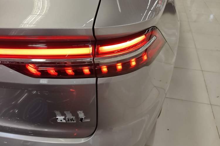 Used Geely Auto Monjaro L 2021 2.0TD DCT EVO Two-Wheel Drive Smart Luxury Version Right Rear Taillight