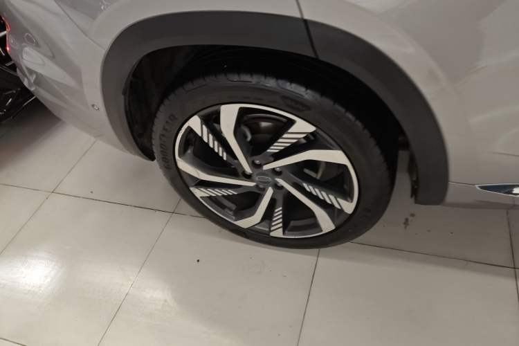 Used Geely Auto Monjaro L 2021 2.0TD DCT EVO Two-Wheel Drive Smart Luxury Version Right Rear Wheel Hub