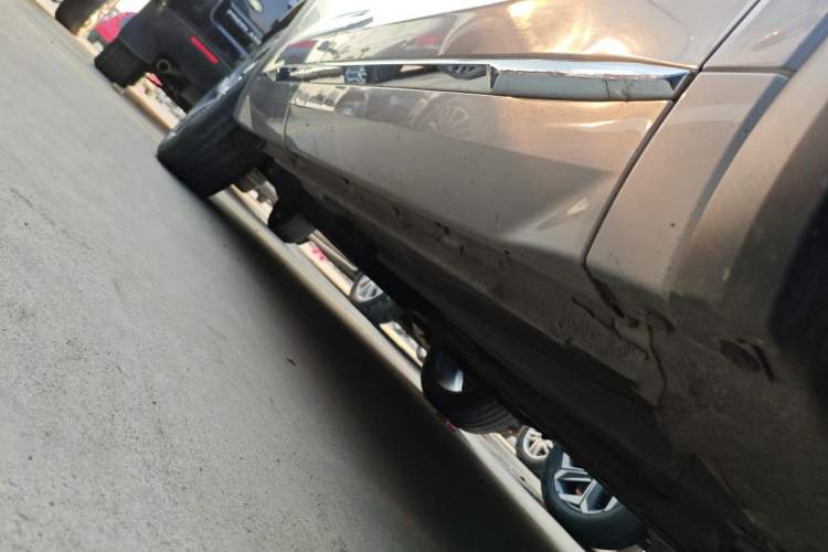 Used Geely Auto Monjaro L 2021 2.0TD High-Power Automatic All-Wheel-Drive Flagship Version Right Side Sill