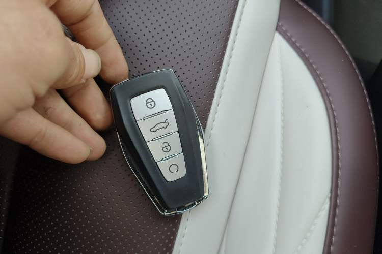 Used Geely Auto Monjaro L 2021 2.0TD DCT EVO Two-Wheel Drive Smart Luxury Version Vehicle Key
