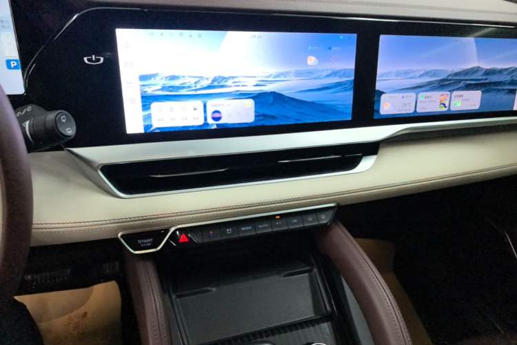 Used Geely Auto Monjaro L 2021 2.0TD DCT EVO Two-Wheel Drive Smart Luxury Version Audio And AC Panel