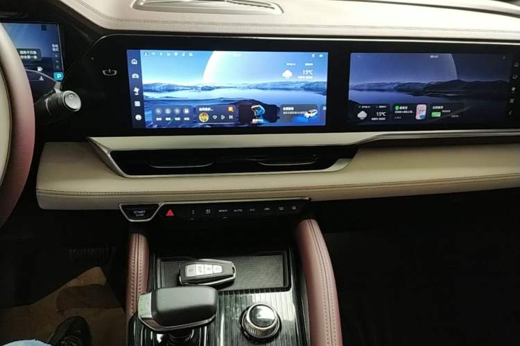 Used Geely Auto Monjaro L 2021 2.0TD DCT EVO Two-Wheel Drive Smart Luxury Version Audio And AC Panel