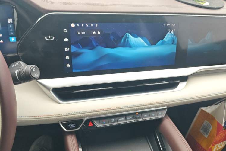 Used Geely Auto Monjaro L 2021 2.0TD DCT EVO Two-Wheel Drive Prestige Version Audio And AC Panel