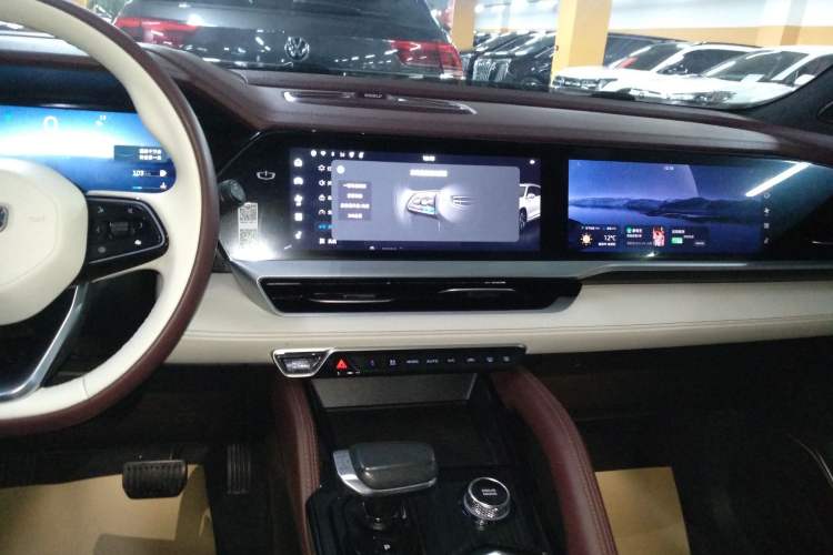 Used Geely Auto Monjaro L 2021 2.0TD DCT EVO Two-Wheel Drive Prestige Version Audio And AC Panel