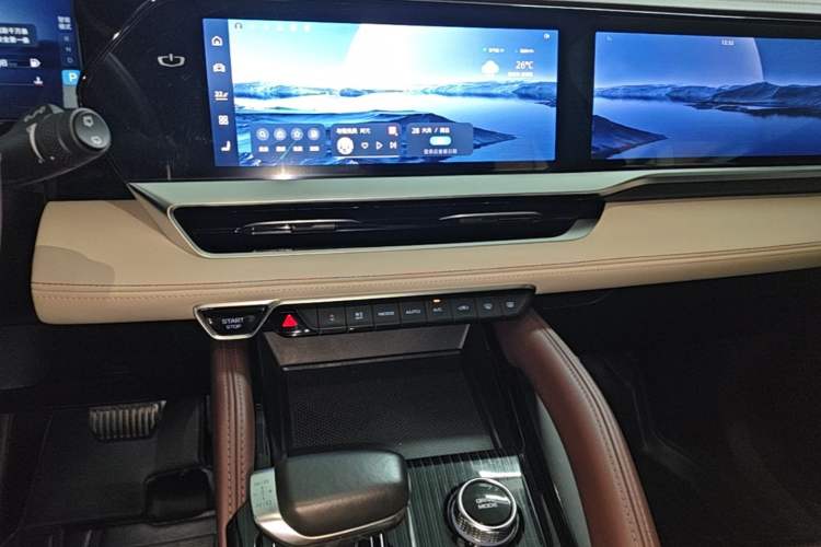 Used Geely Auto Monjaro L 2021 2.0TD High-Power Automatic All-Wheel Drive Luxury Version Audio And AC Panel