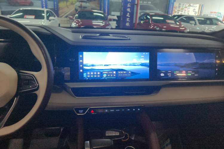 Used Geely Auto Monjaro L 2021 2.0TD DCT EVO Two-Wheel Drive Smart Luxury Version Audio And AC Panel