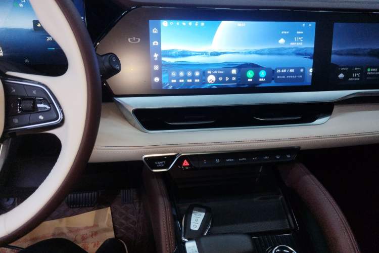 Used Geely Auto Monjaro L 2021 2.0TD DCT EVO Two-Wheel Drive Smart Luxury Version Audio And AC Panel