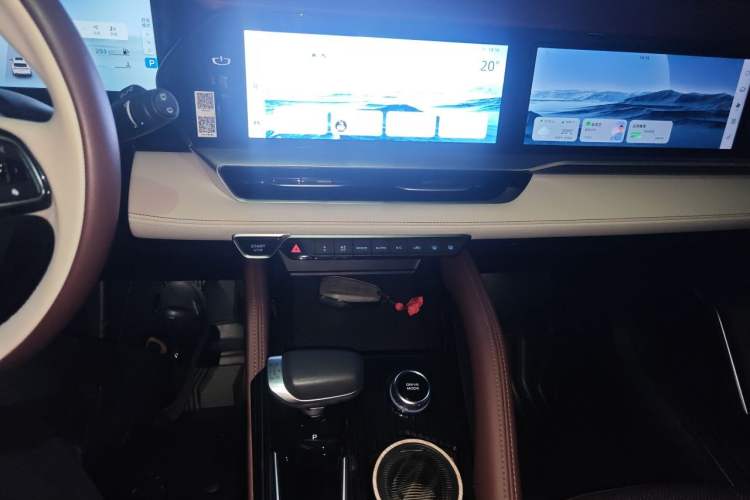 Used Geely Auto Monjaro L 2021 2.0TD DCT EVO Two-Wheel Drive Prestige Version Audio And AC Panel