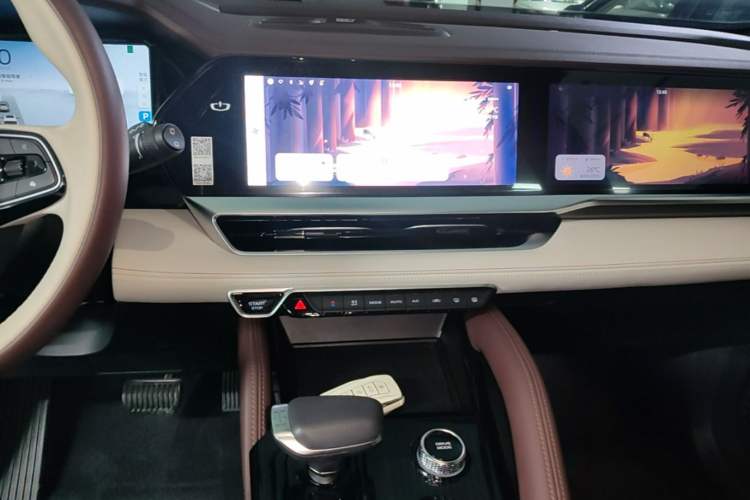 Used Geely Auto Monjaro L 2021 2.0TD DCT EVO Two-Wheel Drive Prestige Version Audio And AC Panel