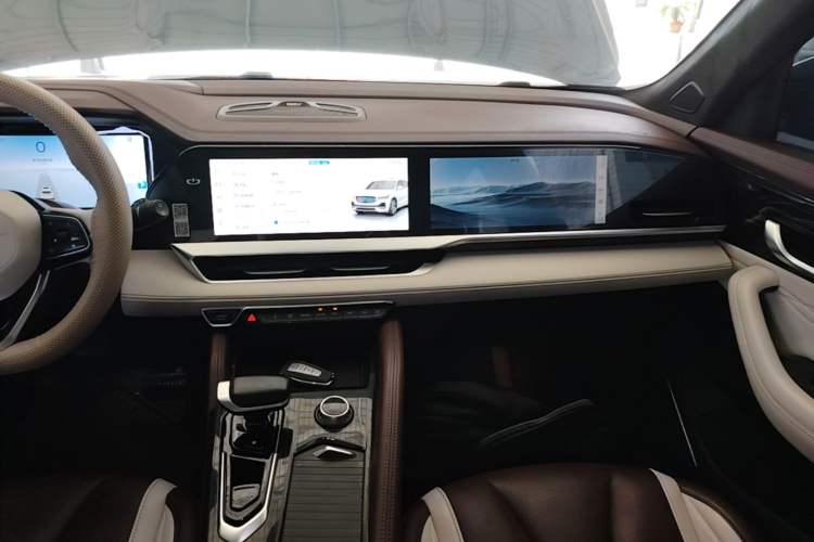 Used Geely Auto Monjaro L 2021 2.0TD DCT EVO Two-Wheel Drive Prestige Version Audio And AC Panel