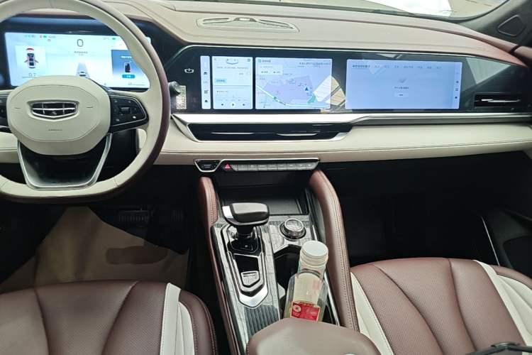 Used Geely Auto Monjaro L 2021 2.0TD DCT EVO Two-Wheel Drive Prestige Version Audio And AC Panel
