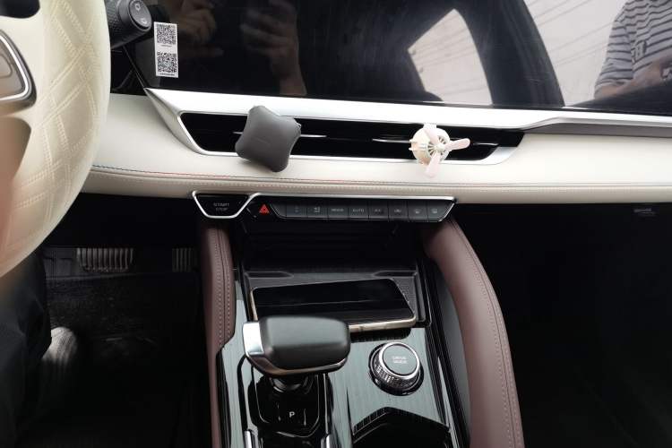 Used Geely Auto Monjaro L 2021 2.0TD DCT EVO Two-Wheel Drive Smart Luxury Version Audio And AC Panel