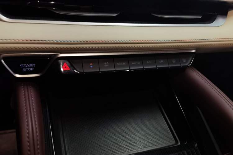 Used Geely Auto Monjaro L 2021 2.0TD DCT EVO Two-Wheel Drive Prestige Version Audio And AC Panel