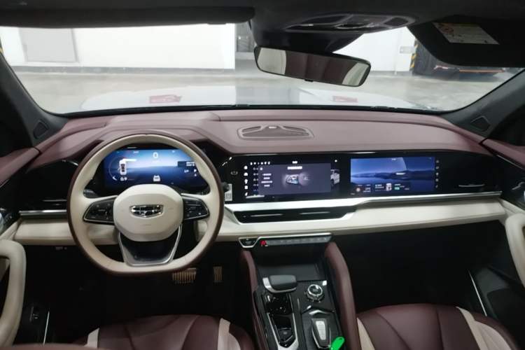 Used Geely Auto Monjaro L 2021 2.0TD DCT EVO Two-Wheel Drive Prestige Version Center Console