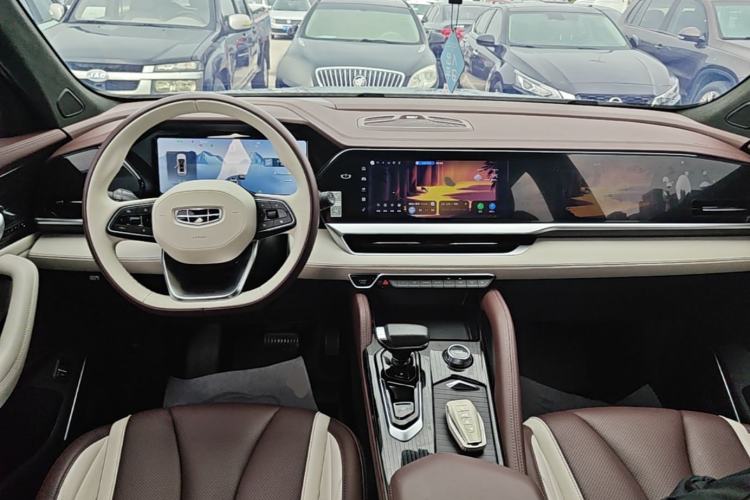 Used Geely Auto Monjaro L 2021 2.0TD DCT EVO Two-Wheel Drive Prestige Version Center Console