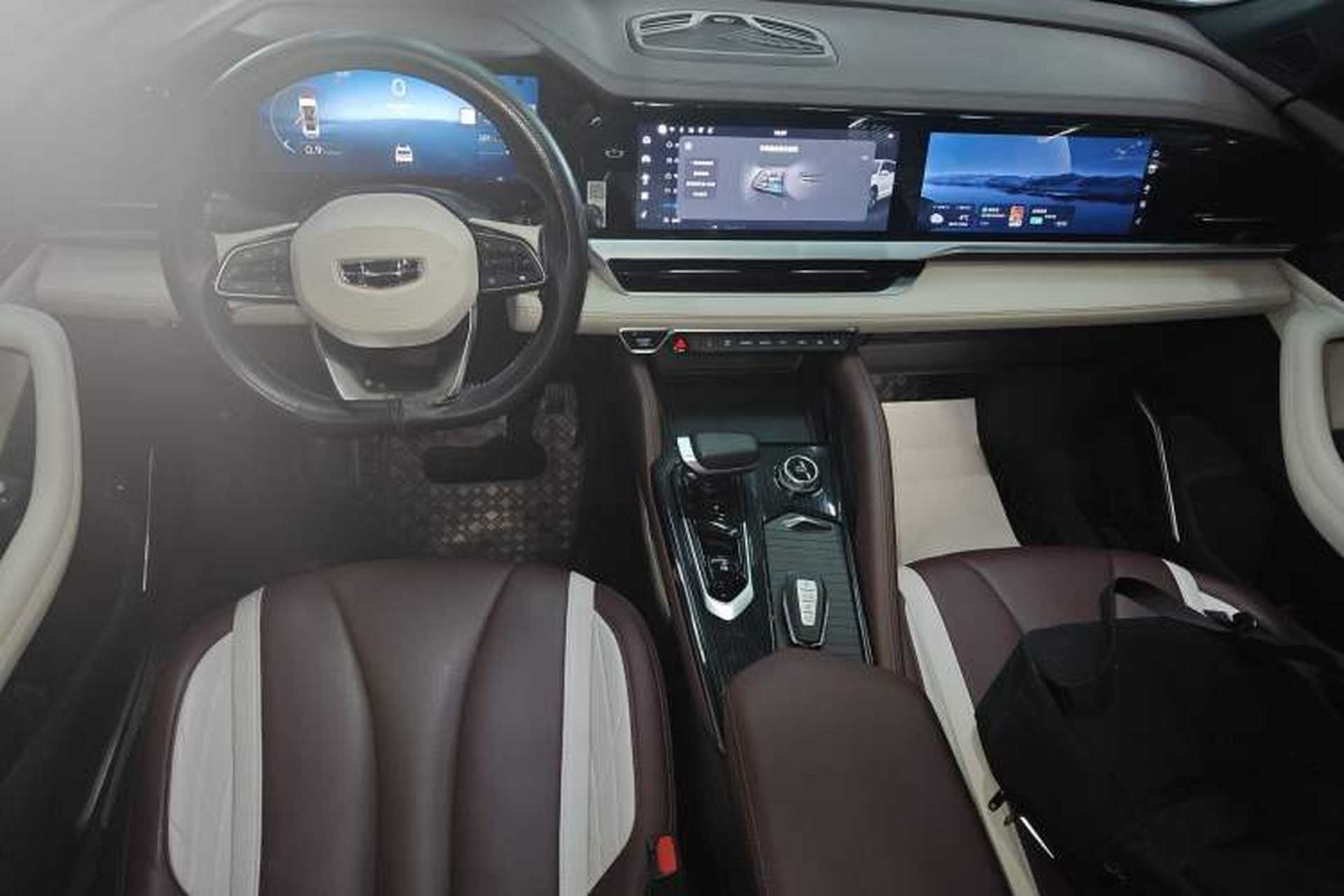 Used Geely Auto Monjaro L 2021 2.0TD DCT EVO Two-Wheel Drive Prestige Version Center Console
