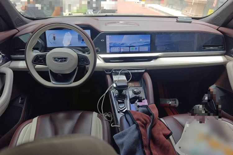 Used Geely Auto Monjaro L 2021 2.0TD DCT EVO Two-Wheel Drive Prestige Version Center Console