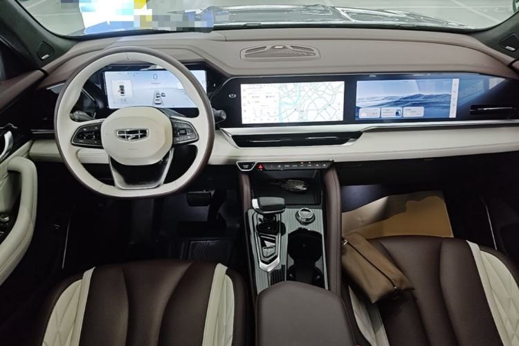 Used Geely Auto Monjaro L 2021 2.0TD High-Power Automatic All-Wheel Drive Luxury Version Center Console
