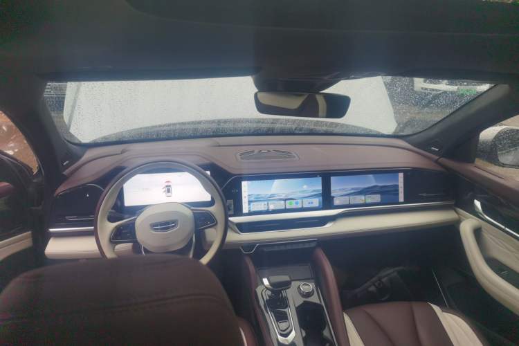 Used Geely Auto Monjaro L 2021 2.0TD DCT EVO Two-Wheel Drive Smart Luxury Version Center Console