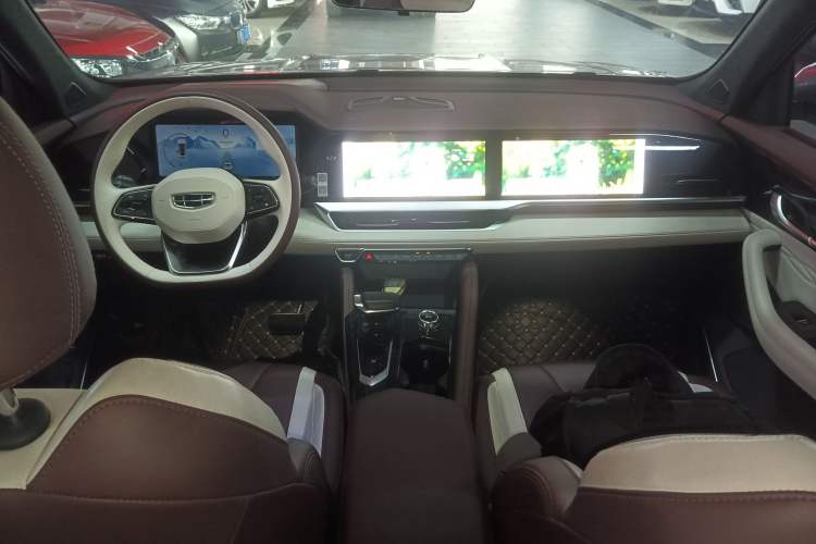 Used Geely Auto Monjaro L 2021 2.0TD DCT EVO Two-Wheel Drive Prestige Version Center Console