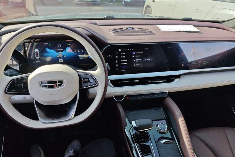Used Geely Auto Monjaro L 2021 2.0TD DCT EVO Two-Wheel Drive Smart Luxury Version Center Console