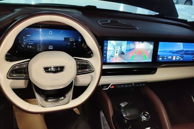 Used Geely Auto Monjaro L 2021 2.0TD DCT EVO Two-Wheel Drive Prestige Version Center Console