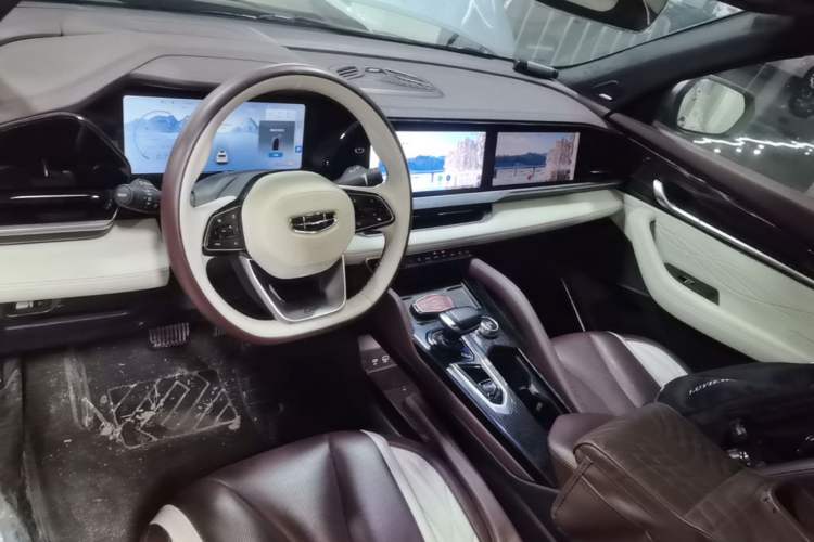Used Geely Auto Monjaro L 2021 2.0TD DCT EVO Two-Wheel Drive Smart Luxury Version Center Console