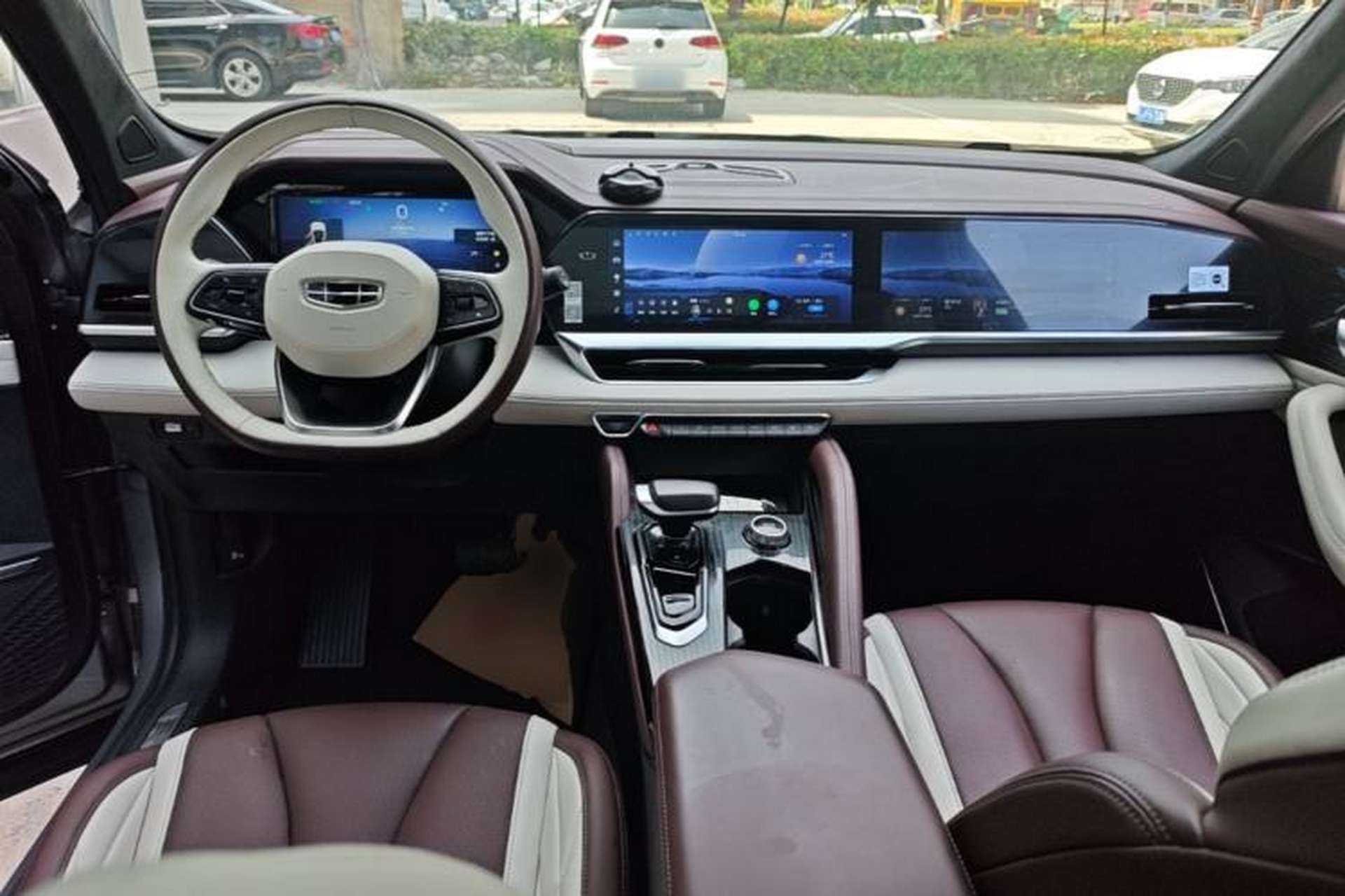 Used Geely Auto Monjaro L 2021 2.0TD DCT EVO Two-Wheel Drive Prestige Version Center Console