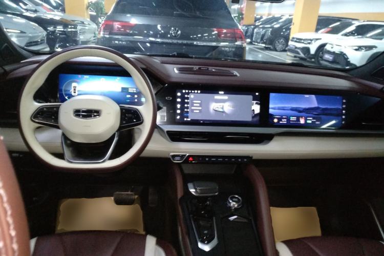 Used Geely Auto Monjaro L 2021 2.0TD DCT EVO Two-Wheel Drive Prestige Version Center Console