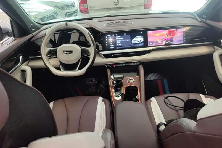 Used Geely Auto Monjaro L 2021 2.0TD High-Power Automatic All-Wheel-Drive Flagship Version Center Console