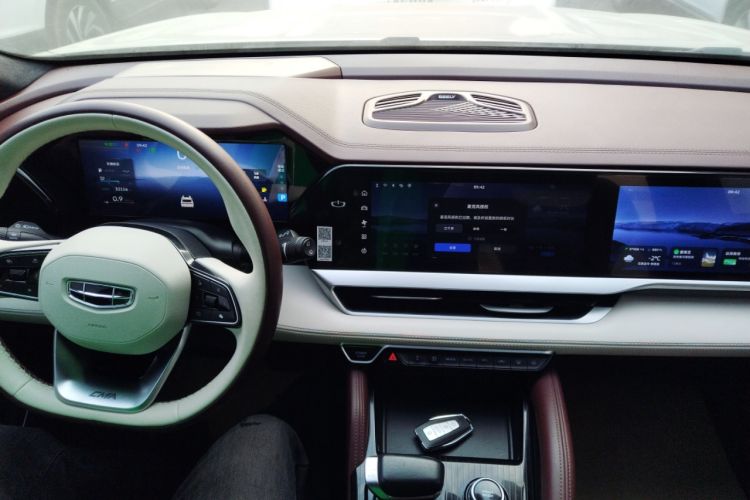 Used Geely Auto Monjaro L 2021 2.0TD DCT EVO Two-Wheel Drive Prestige Version Center Console