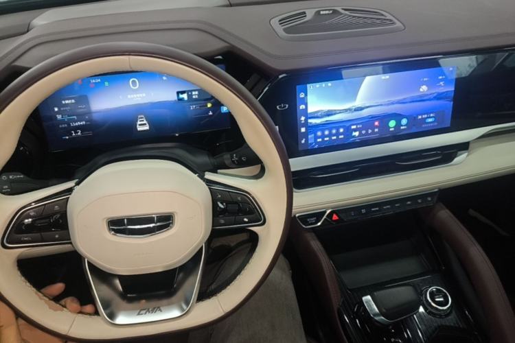 Used Geely Auto Monjaro L 2021 2.0TD DCT EVO Two-Wheel Drive Prestige Version Center Console