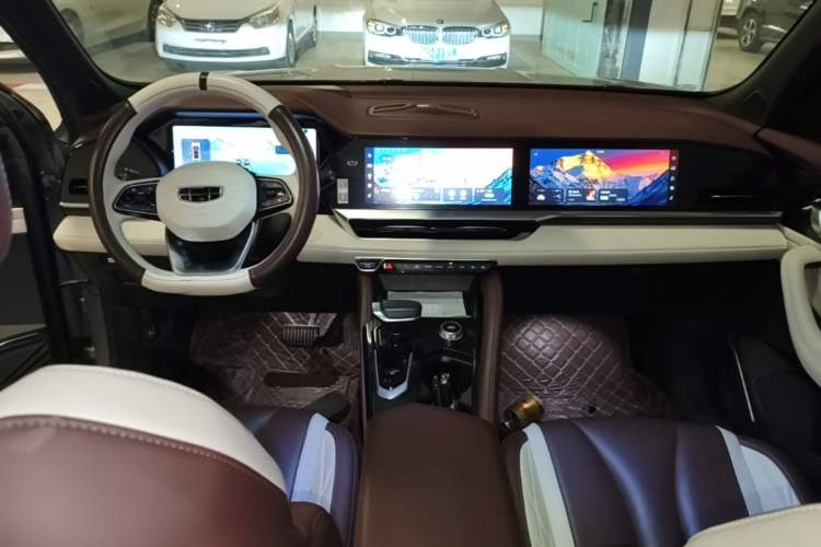 Used Geely Auto Monjaro L 2021 2.0TD DCT EVO Two-Wheel Drive Prestige Version Center Console