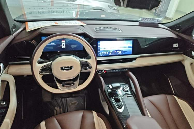 Used Geely Auto Monjaro L 2021 2.0TD High-Power Automatic All-Wheel Drive Luxury Version Center Console