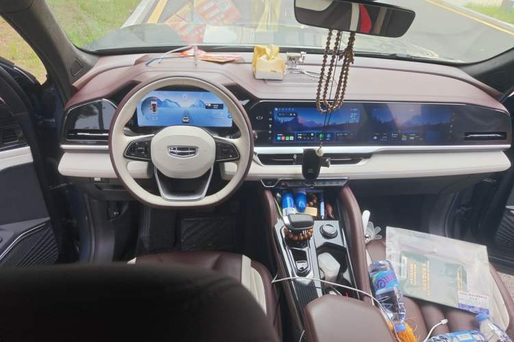 Used Geely Auto Monjaro L 2021 2.0TD DCT EVO Two-Wheel Drive Prestige Version Center Console