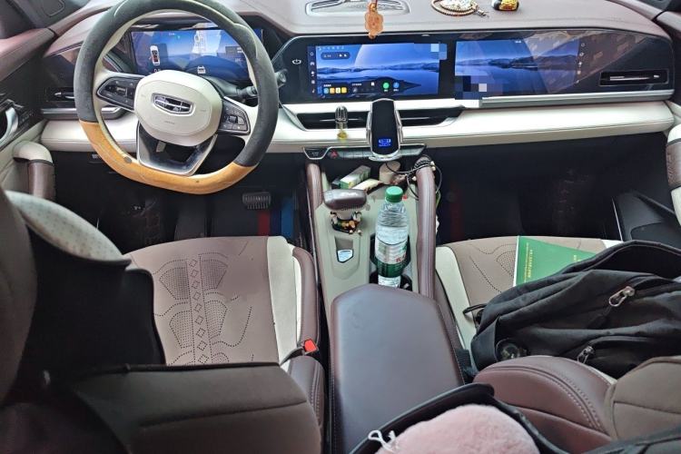 Used Geely Auto Monjaro L 2021 2.0TD DCT EVO Two-Wheel Drive Prestige Version Center Console