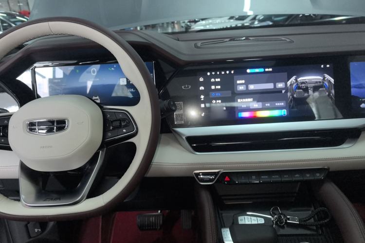 Used Geely Auto Monjaro L 2021 2.0TD High-Power Automatic All-Wheel-Drive Flagship Version Center Console