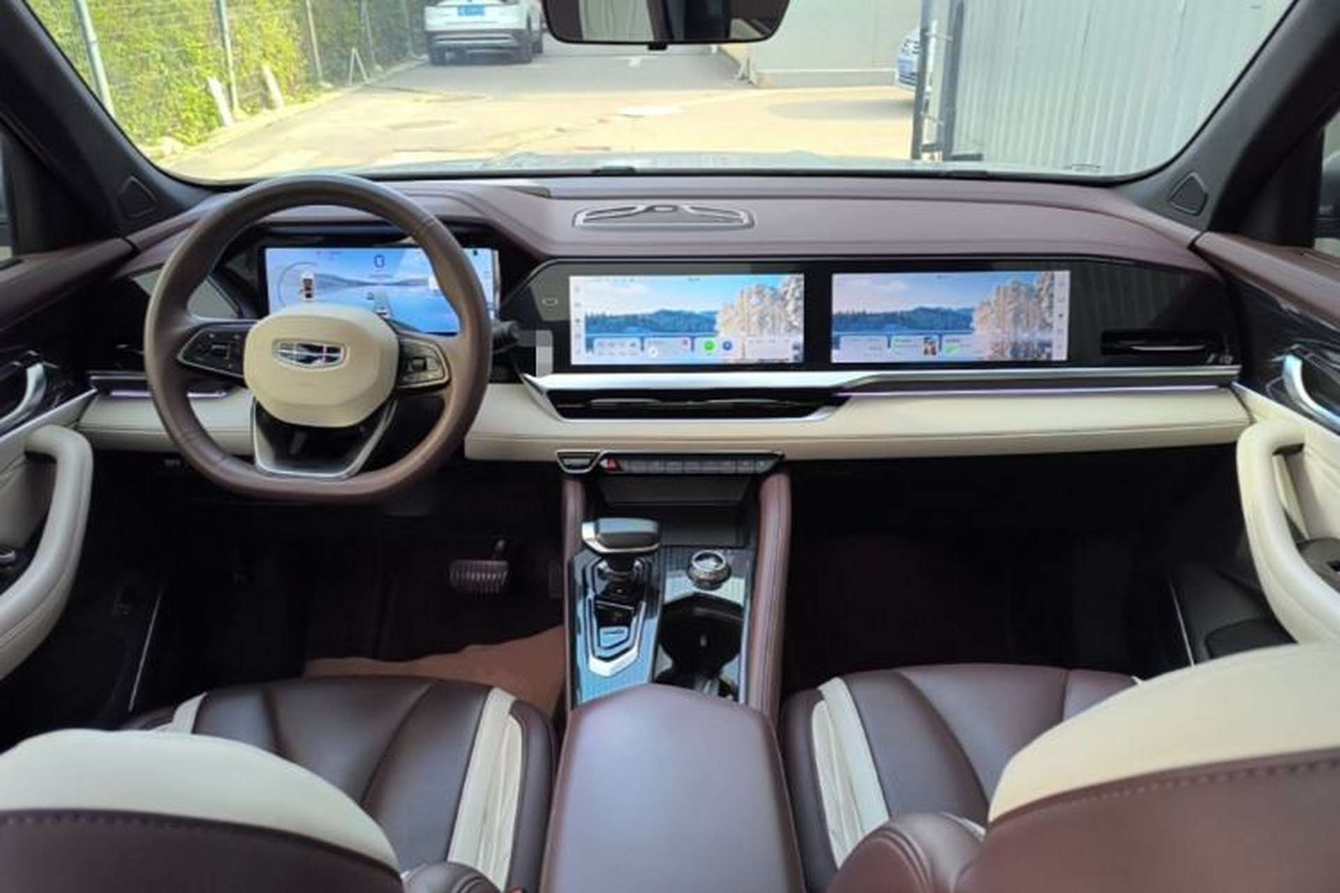 Used Geely Auto Monjaro L 2021 2.0TD DCT EVO Two-Wheel Drive Prestige Version Center Console
