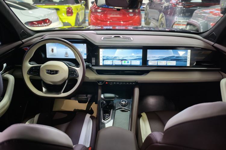 Used Geely Auto Monjaro L 2021 2.0TD DCT EVO Two-Wheel Drive Prestige Version Center Console