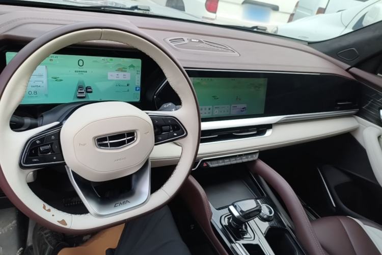 Used Geely Auto Monjaro L 2021 2.0TD DCT EVO Two-Wheel Drive Prestige Version Center Console