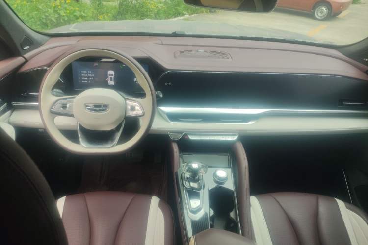 Used Geely Auto Monjaro L 2021 2.0TD DCT EVO Two-Wheel Drive Smart Luxury Version Center Console
