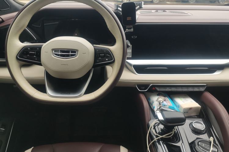 Used Geely Auto Monjaro L 2021 2.0TD DCT EVO Two-Wheel Drive Prestige Version Center Console