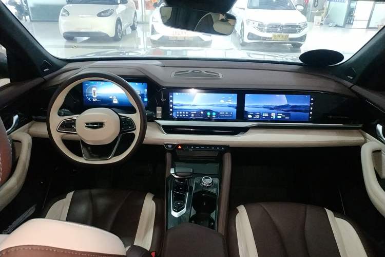 Used Geely Auto Monjaro L 2021 2.0TD DCT EVO Two-Wheel Drive Smart Luxury Version Center Console