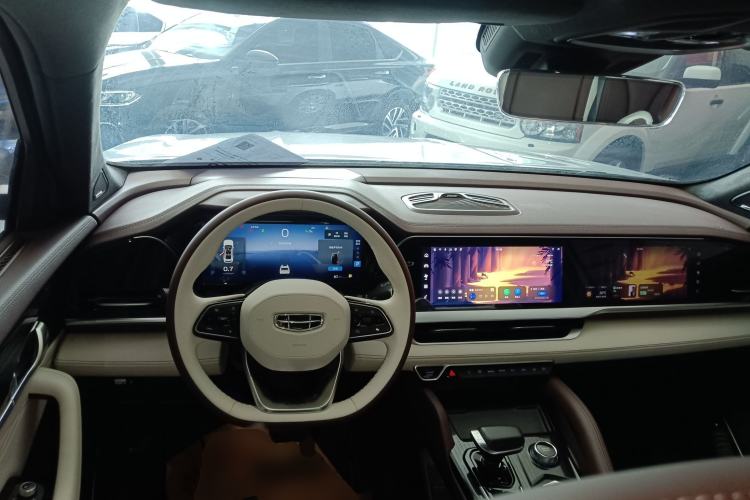 Used Geely Auto Monjaro L 2021 2.0TD DCT EVO Two-Wheel Drive Smart Luxury Version Center Console