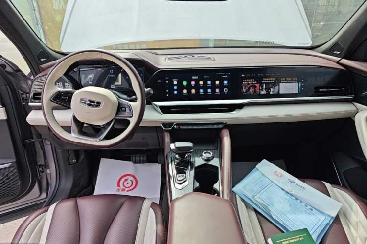 Used Geely Auto Monjaro L 2021 2.0TD High-Power Automatic All-Wheel Drive Luxury Version Center Console